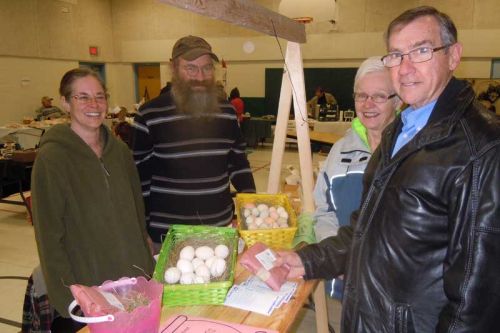 l-r Lucinda Thum and David Bates of Bramble Heights Farm in Parham with shoppers Carl and Glenda Turner of Verona